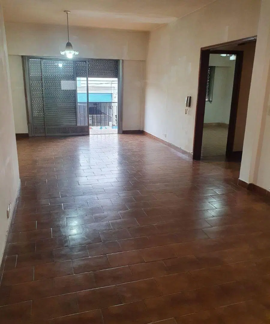 Departamento en planta alta al frente 1
