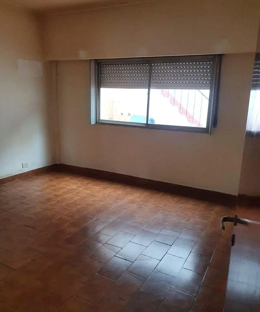 Departamento en planta alta al frente 8