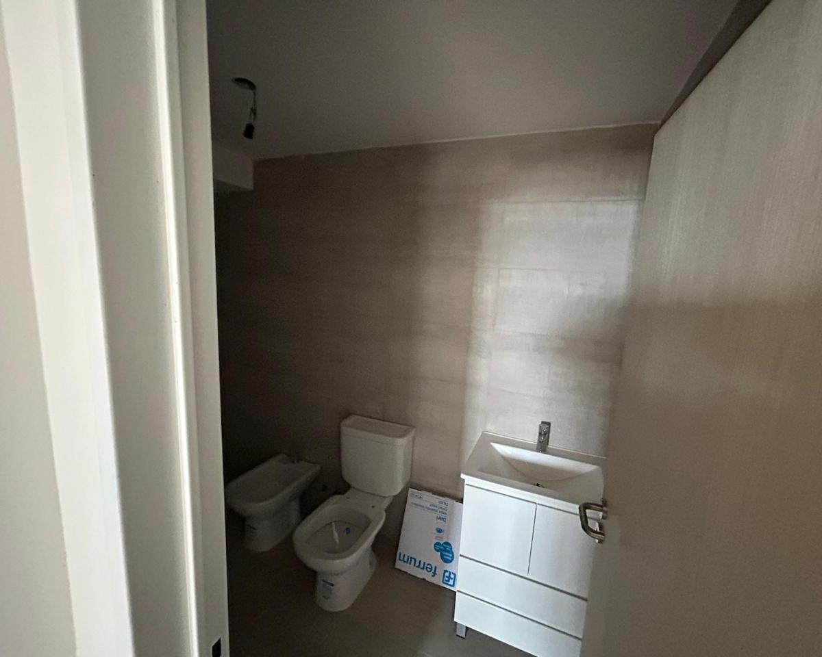 Departamento 4 Ambientes Frente Piso 11 H con Cochera - General San Martin 3