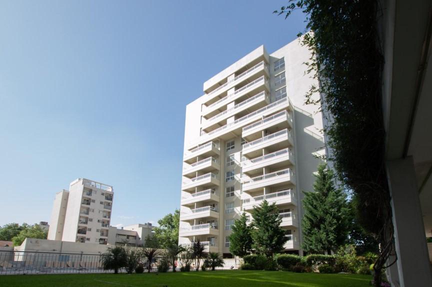 Departamento 4 Ambientes Frente Piso 11 H con Cochera - General San Martin 1