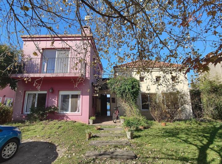Venta Casa de Autor al Lago en Santa Catalina para renovar a Precio de Oferta 2