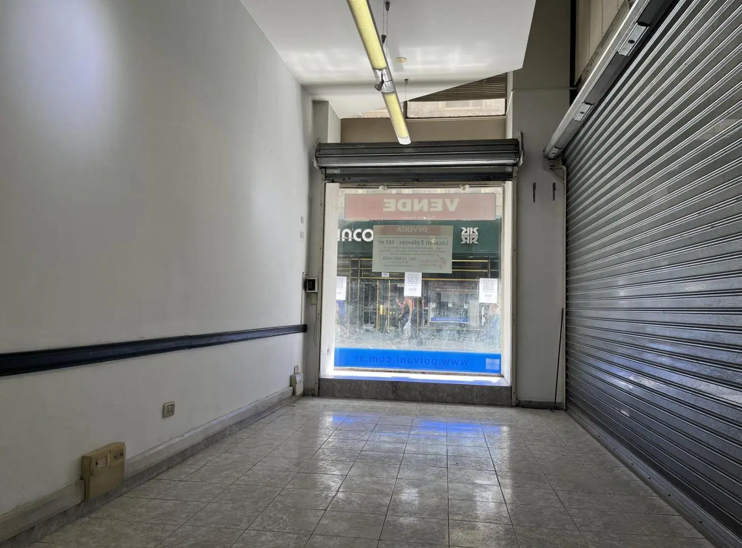 Venta Local al Frente | Oportunidad Comercial | Doble Planta de 182 m² | Alto Flujo Peatonal 8