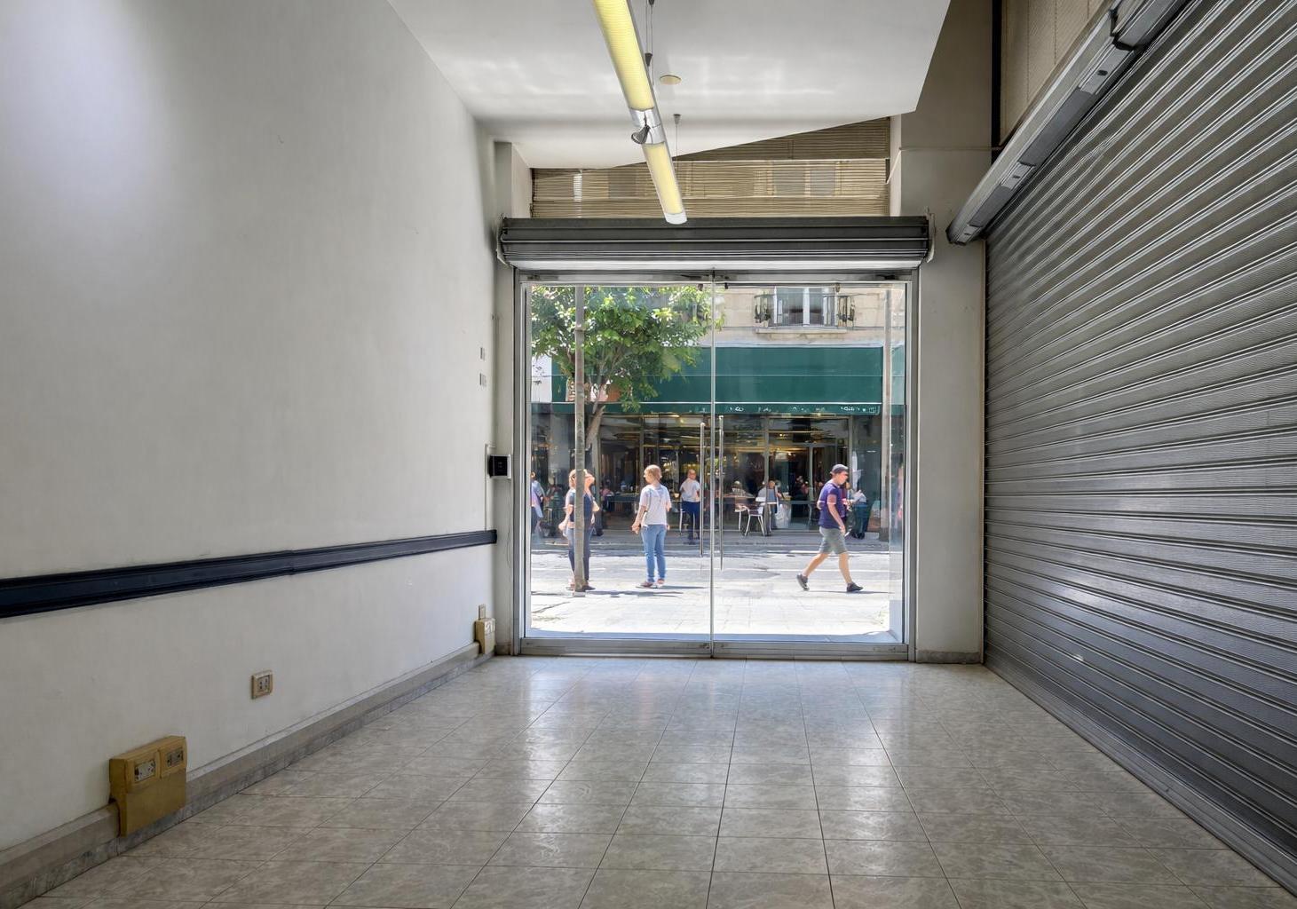 Venta Local al Frente | Oportunidad Comercial | Doble Planta de 182 m² | Alto Flujo Peatonal