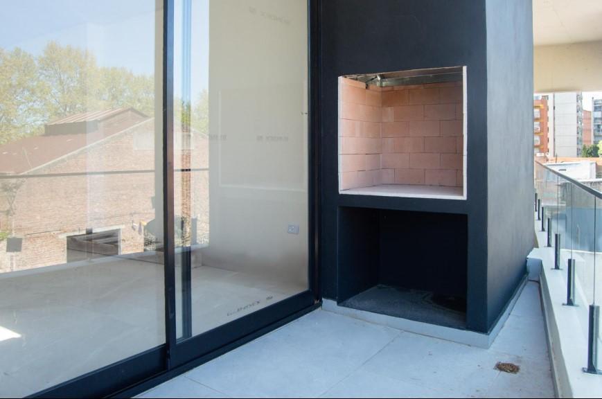 Departamento en venta de 3 ambientes al frente con balcón y terraza propia.- San martin centro