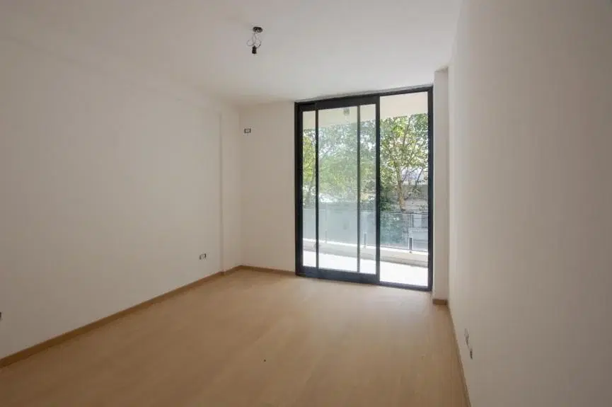 Departamento en  venta de 3 ambientes al frente con balcón y terraza propia.- San martin centro 3