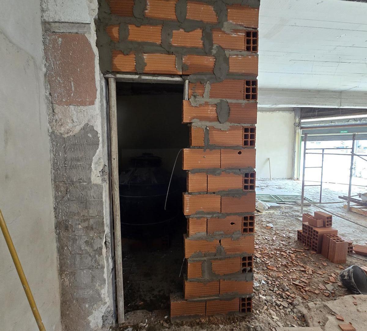 Foto de Alquiler Edificio Comercial PB y 2 Pisos Platas Libres en Belen De, imagen 2