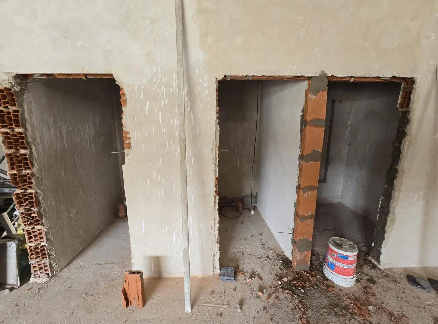Alquiler Edificio Comercial  PB y 2 Pisos  Platas Libres en Belen De Escobar 4
