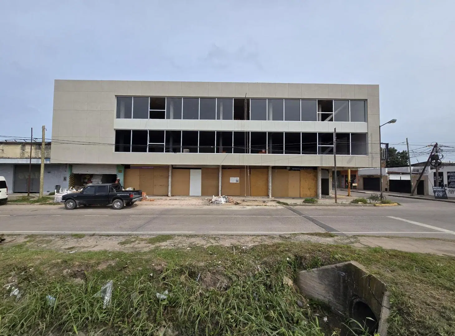 Alquiler de Piso de OFICINAS 1 er piso planta Libre en Belen De Escobar 3