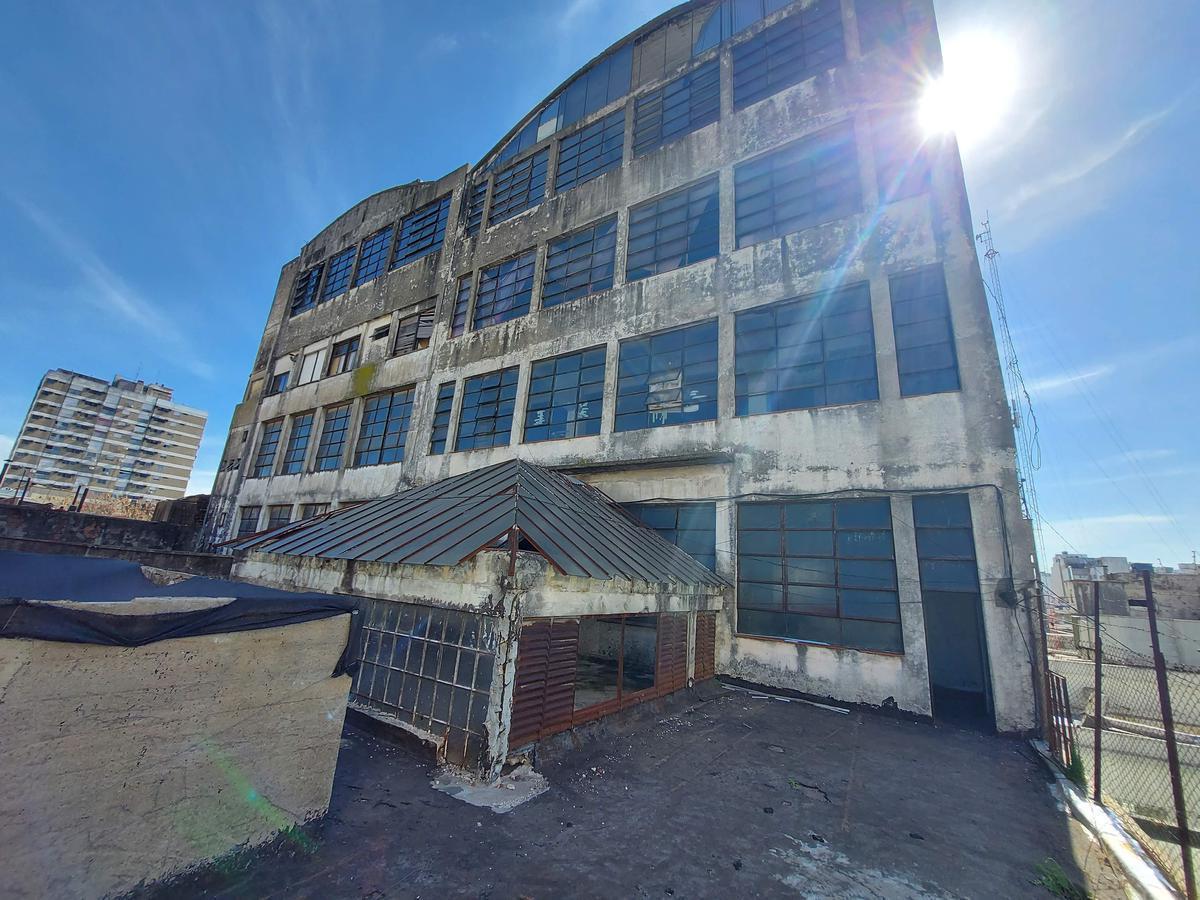 Foto de EDIFICIO INDUSTRIAL / COMERCIAL / DEPÓSITO DE 6.600 M2 EN ALMAGRO SUR, imagen 5