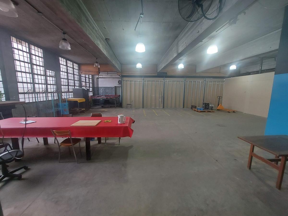 Foto de EDIFICIO INDUSTRIAL / COMERCIAL / DEPÓSITO DE 6.600 M2 EN ALMAGRO SUR, imagen 4