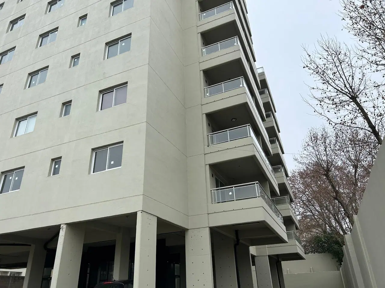 Departamento   4 Ambientes al Frente Piso  8 H  Con gran balcón- General San Martin 2