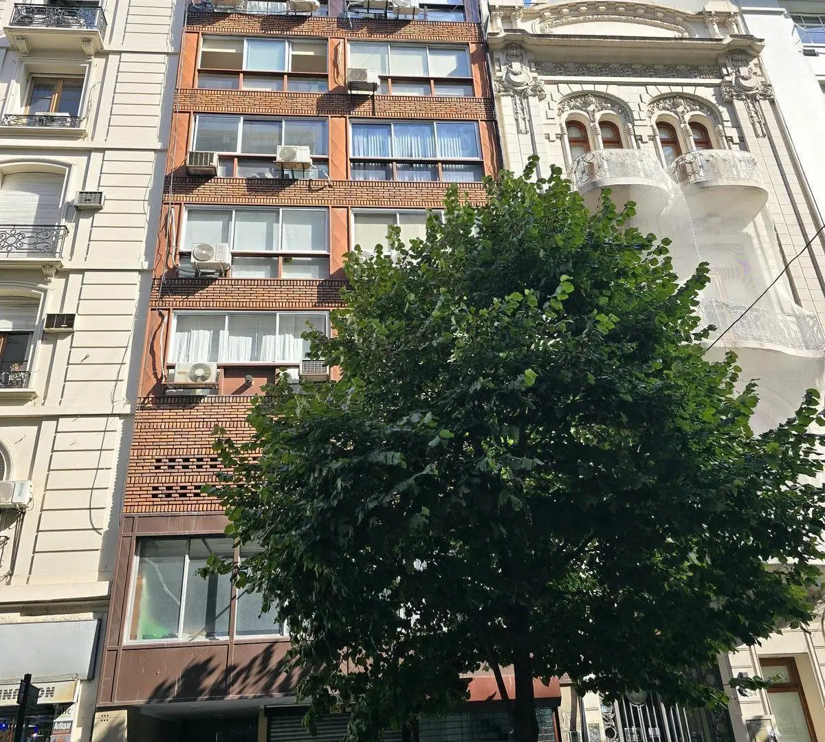 Oficina de 2 ambientes en Tribunales con baño propio 3