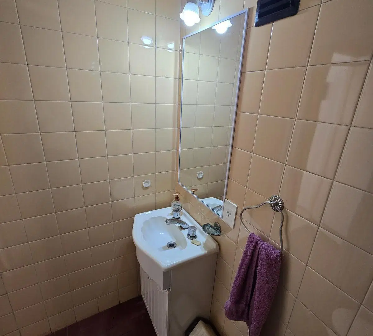 Oficina de 2 ambientes en Tribunales con baño propio 4