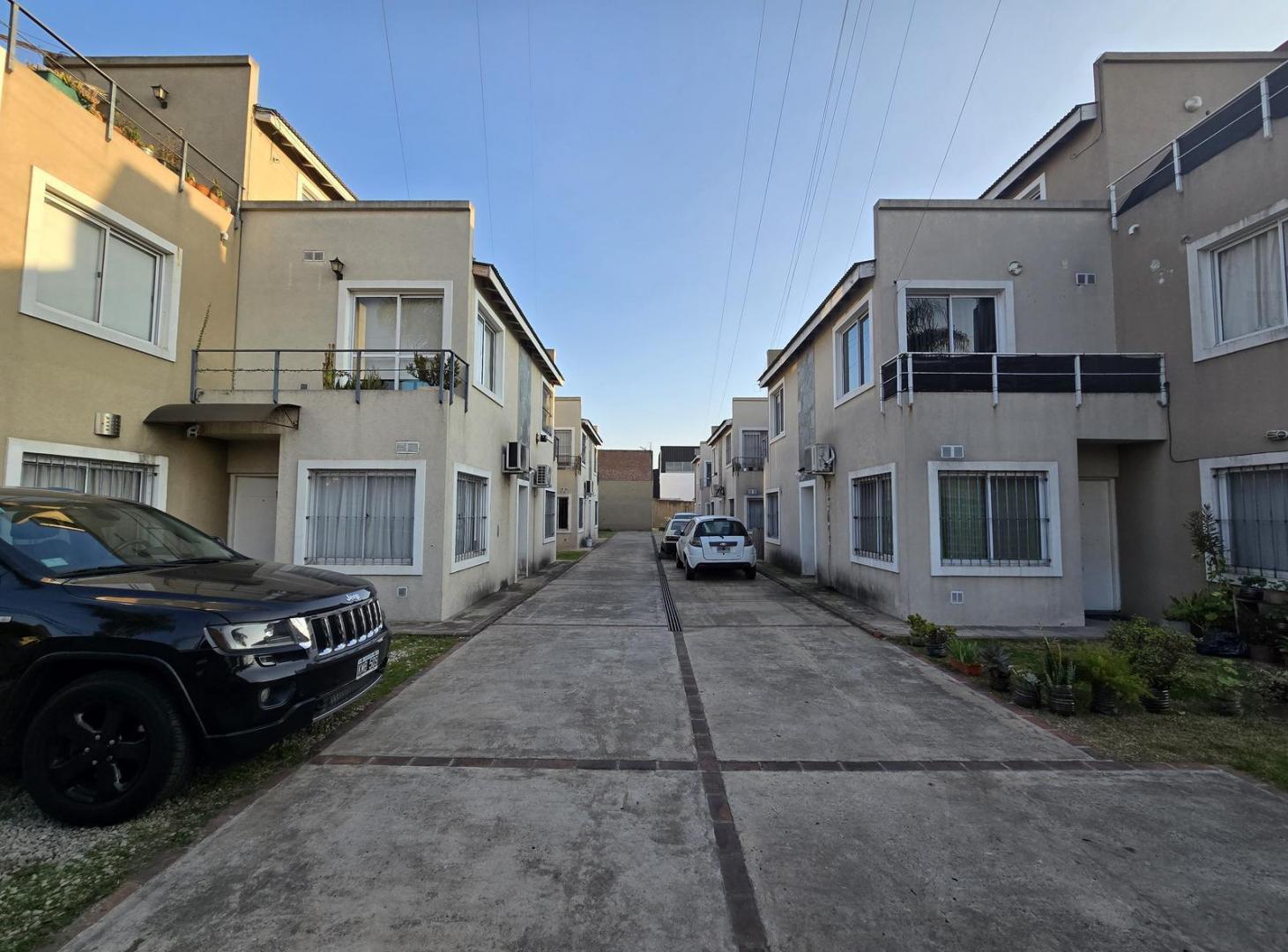 Departamento 2 ambientes en planta baja con espacio de cochera en Sarmiento (San Miguel)