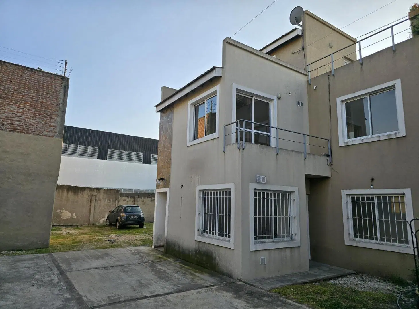 Departamento 2 ambientes en planta baja con espacio de cochera en Sarmiento (San Miguel) 2