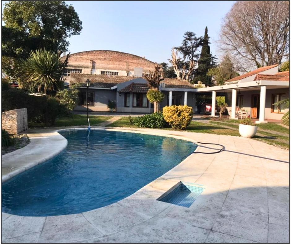 Casa Quinta en Venta en Luis Guillón | Amplio Lote 22 x 70 con Pileta y Quincho