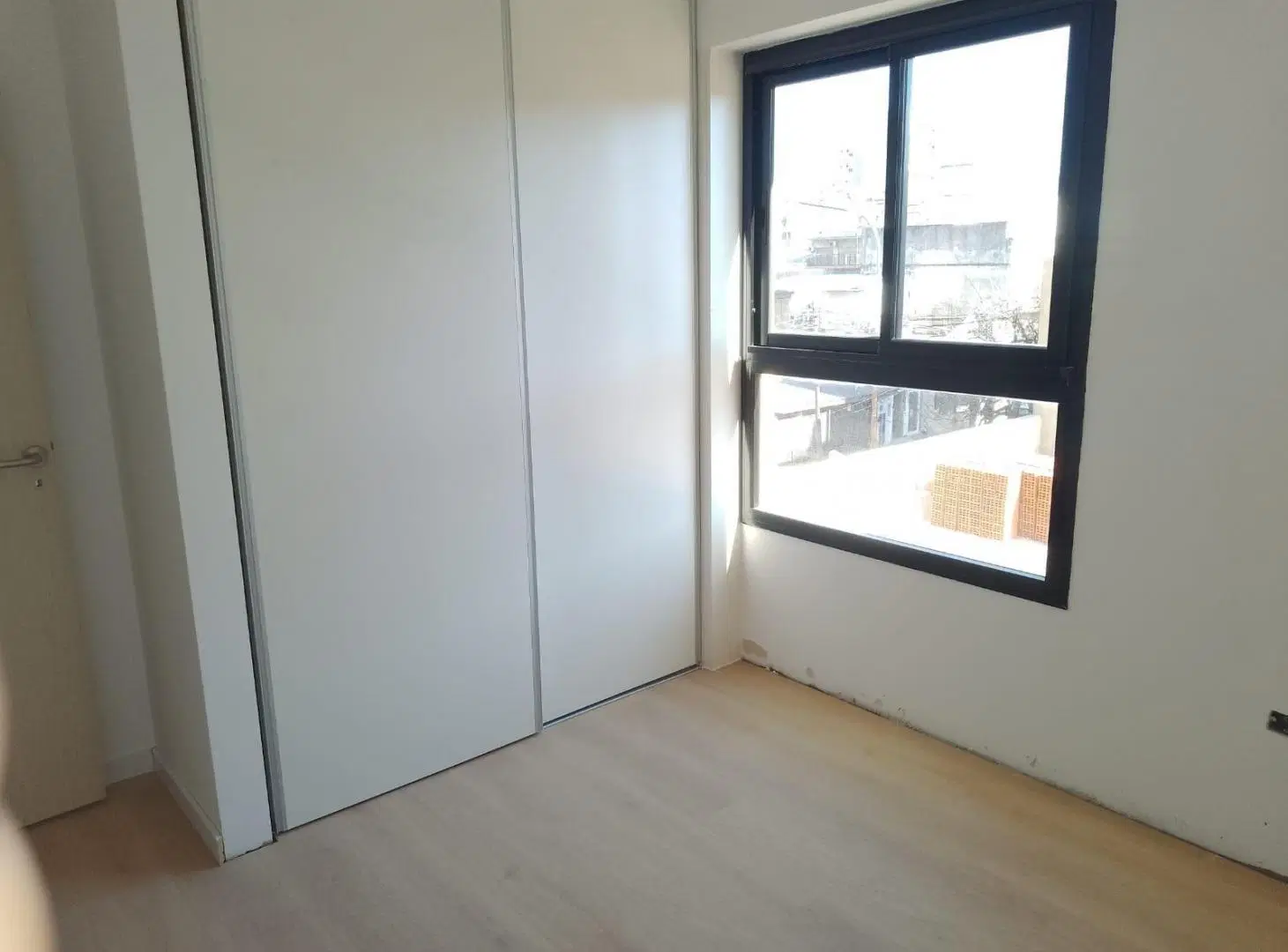 Venta Departamento  2 ambientes con Balcón  - Caseros 4