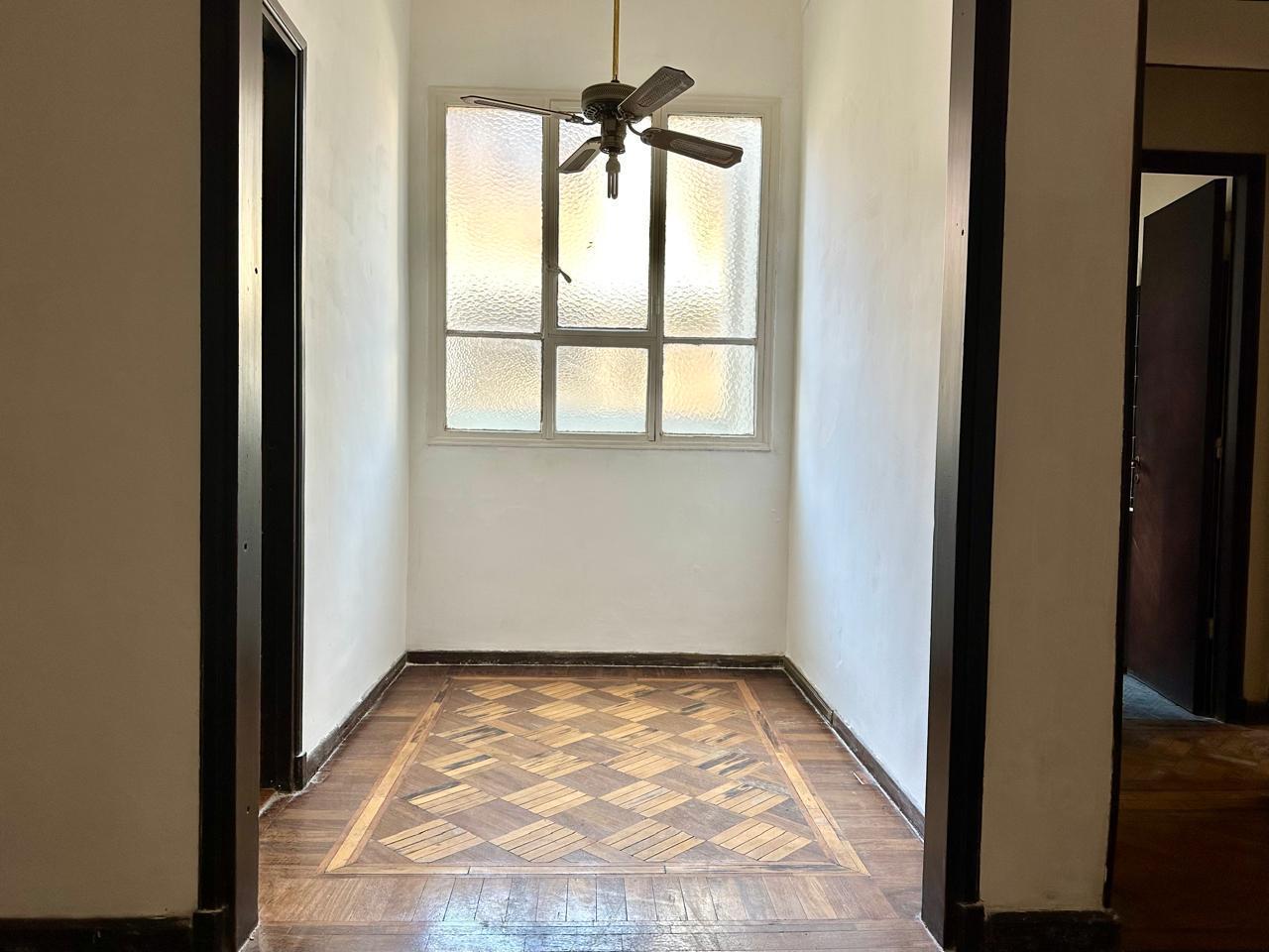 Foto de Dpto tres ambientes a reciclar en venta en el casco histórico. Alsina y, imagen 3