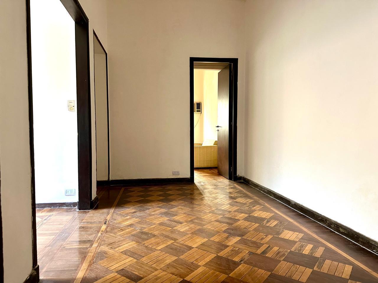 Foto de Dpto tres ambientes a reciclar en venta en el casco histórico. Alsina y, imagen 2