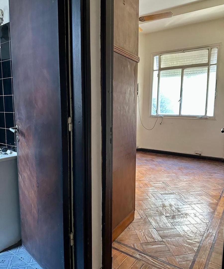 Foto de Dpto tres ambientes a reciclar en venta en el casco histórico. Alsina y, imagen 5