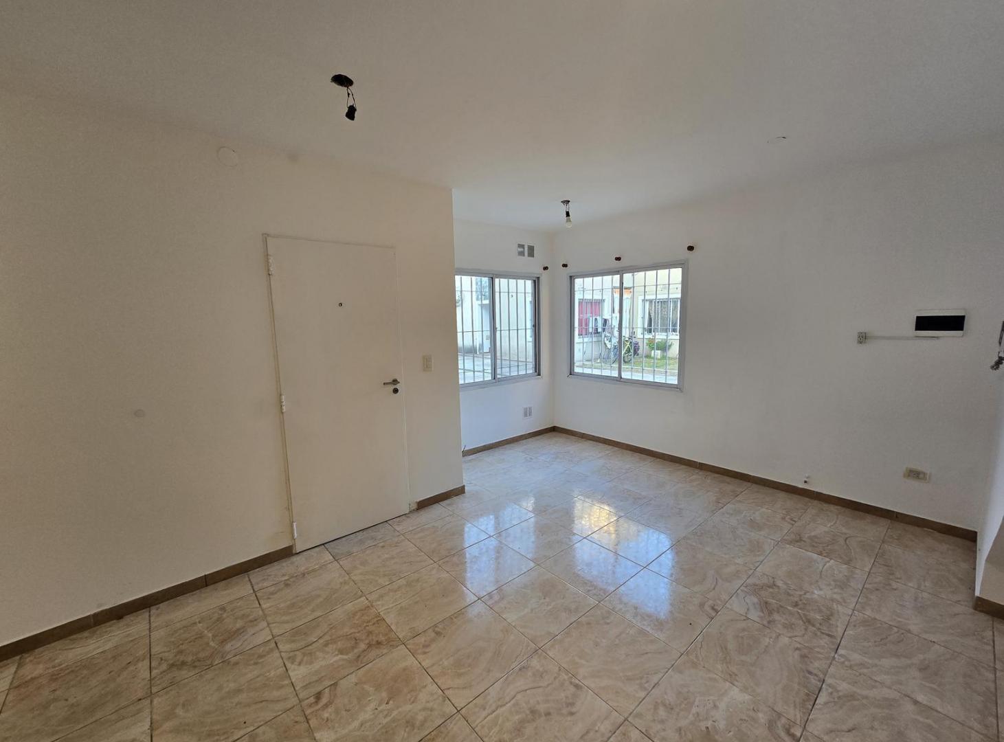 Foto de Departamento 2 ambientes en planta baja con espacio de cochera en, imagen 3