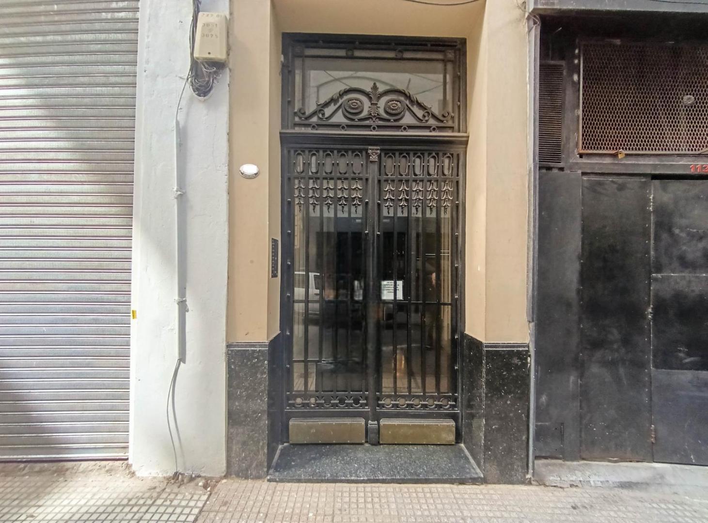 Foto de VENTA – IMPONENTE DEPARTAMENTO DE ÉPOCA 135 M² – APTA PROFESIONAL Y, imagen 3