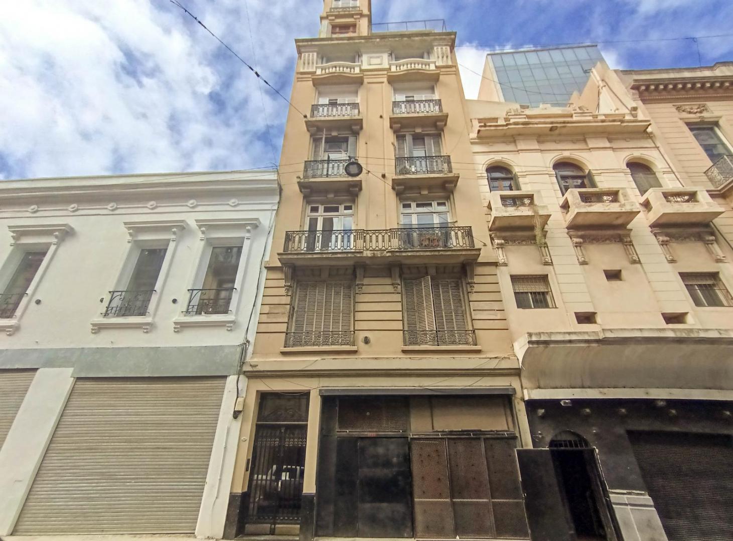 Foto de VENTA – IMPONENTE DEPARTAMENTO DE ÉPOCA 135 M² – APTA PROFESIONAL Y, imagen 2