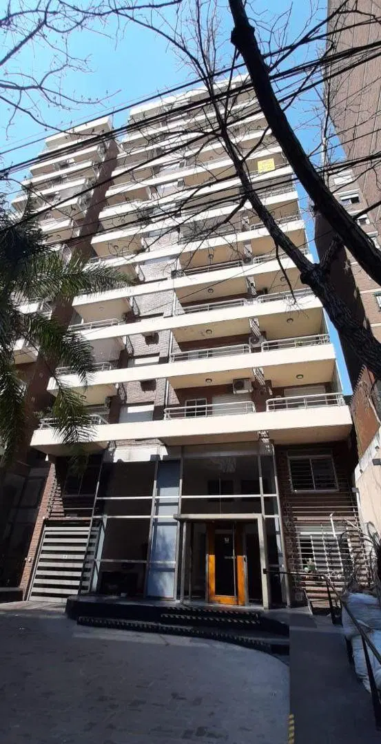 AMPLIO DEPARTAMENTO UN DORMITORIO CON COCHERA Y VISTA AL RIO 5