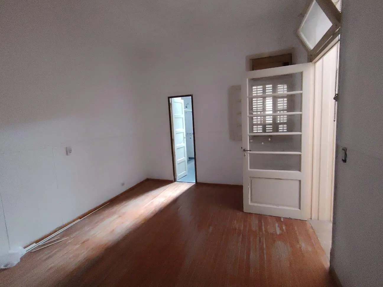 Casa con 180 m² 2 dormitorios cochera y jardinen alquiler en Echesortu 2