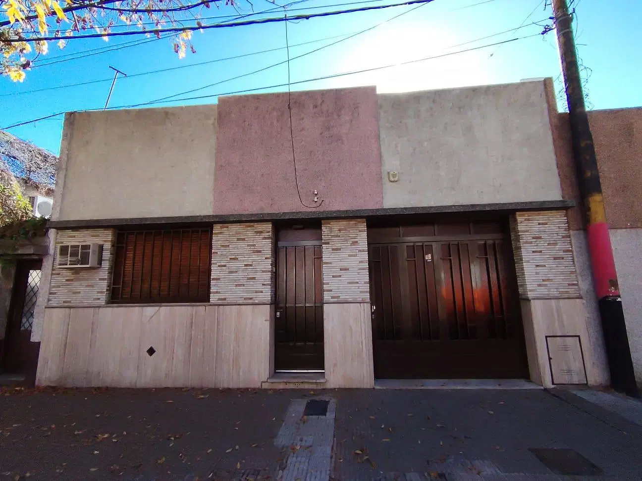 Casa con 180 m² 2 dormitorios cochera y jardinen alquiler en Echesortu 3