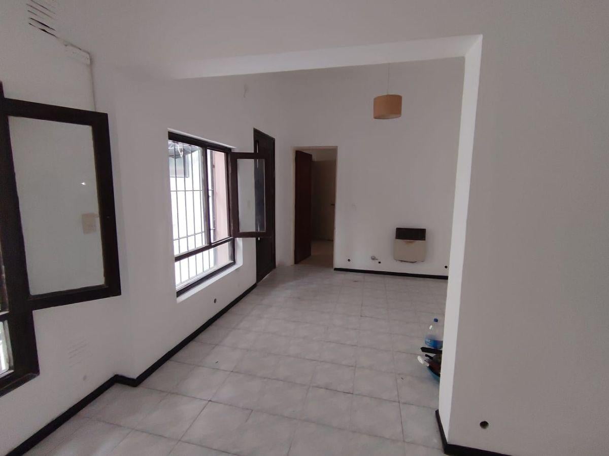 Foto de DEPARTAMENTO DE PASILLO , UN DORMITORIO, PATIO,MITRE 1170, imagen 2