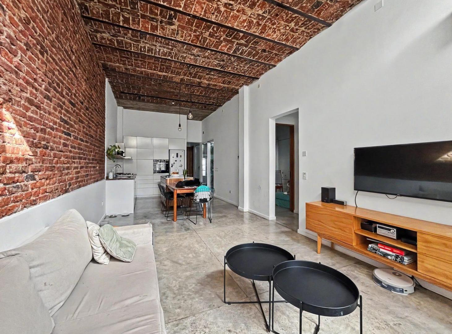 Foto de PH tipo casa de 4 ambientes, reciclado con excelente criterio, jardín, imagen 2