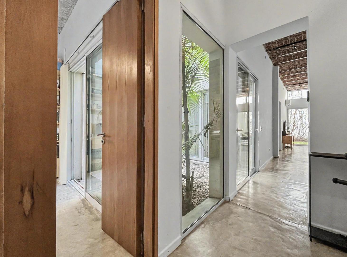 Foto de PH tipo casa de 4 ambientes, reciclado con excelente criterio, jardín, imagen 3