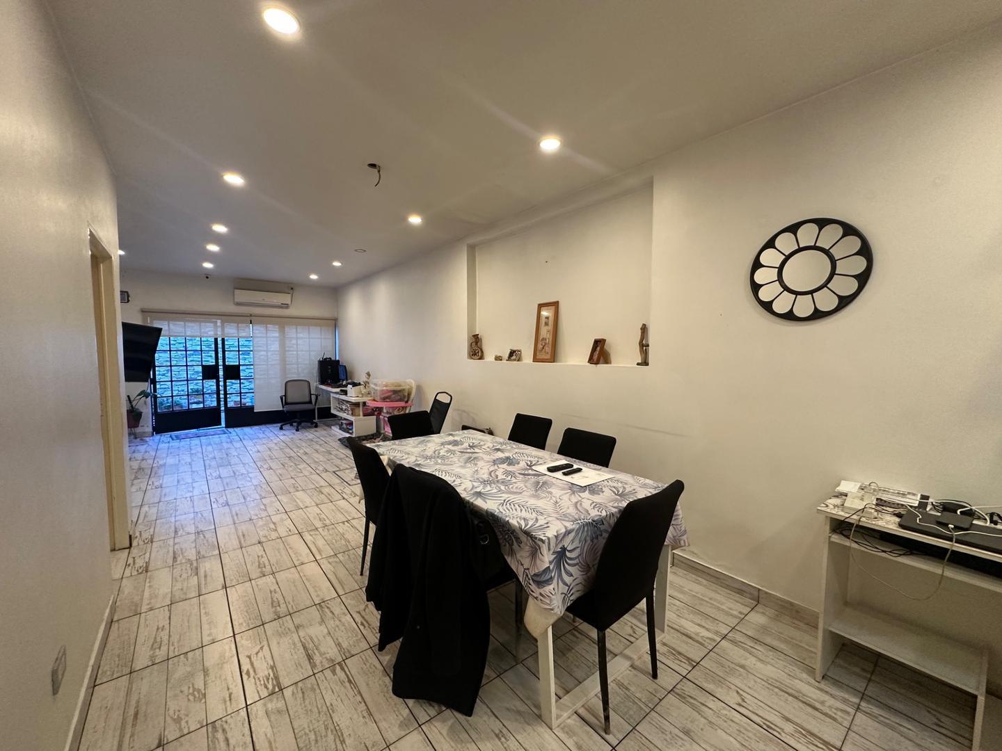 Foto de PH San Martín. Cochera. 104 m2 totales, imagen 1
