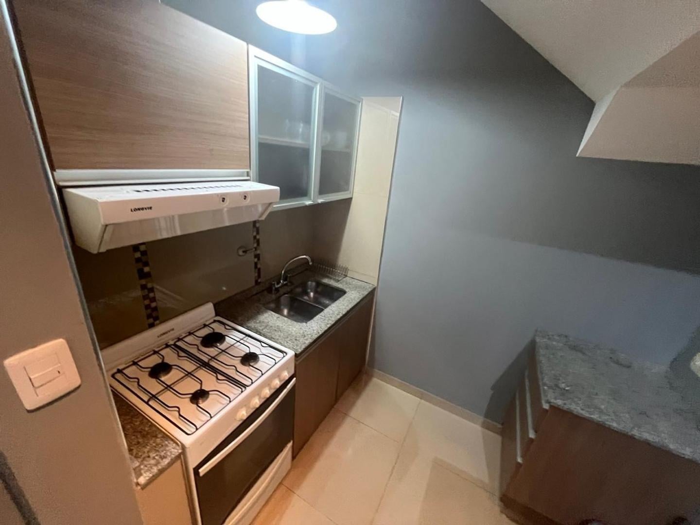 Foto de PH 2AMB JARDIN COCHERA - VERSALLES ALQUILO, imagen 3