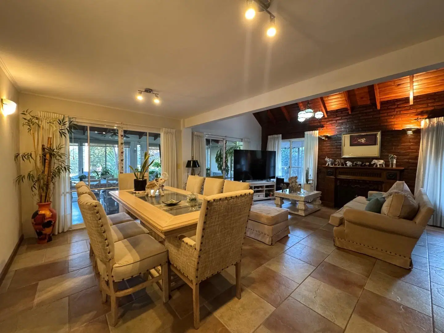 CASA EN VENTA - CAMPOS DE ALVAREZ 2