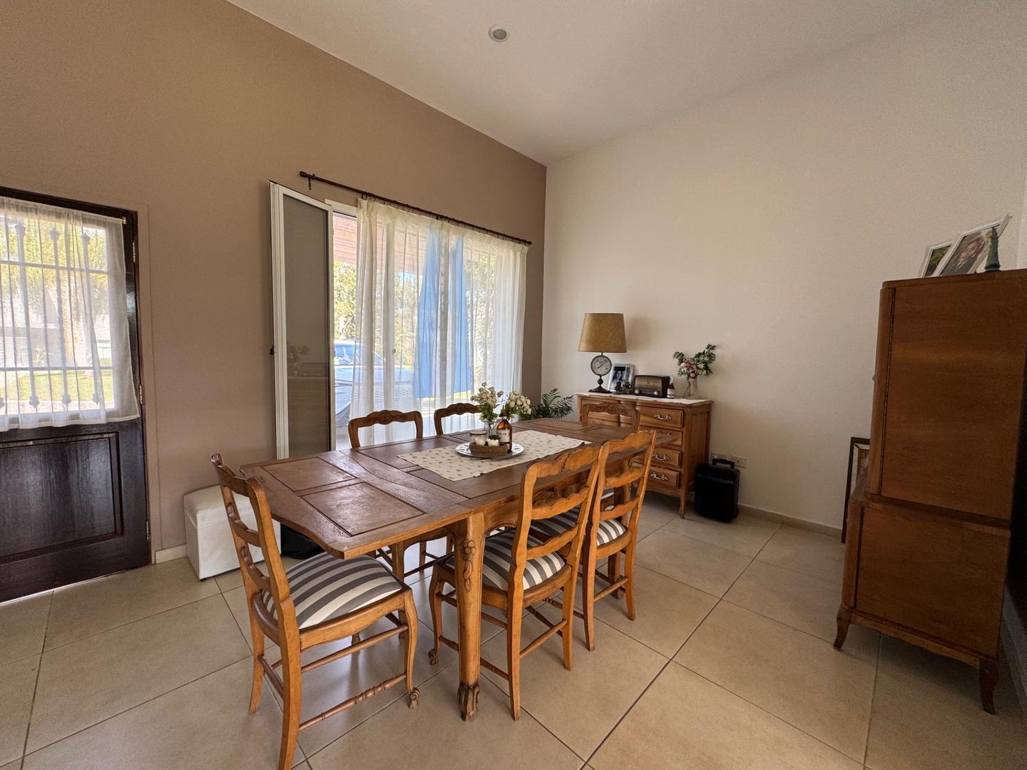 Foto de Casa en Venta de 5 Ambientes, Barrio Cerrado Weston, imagen 4
