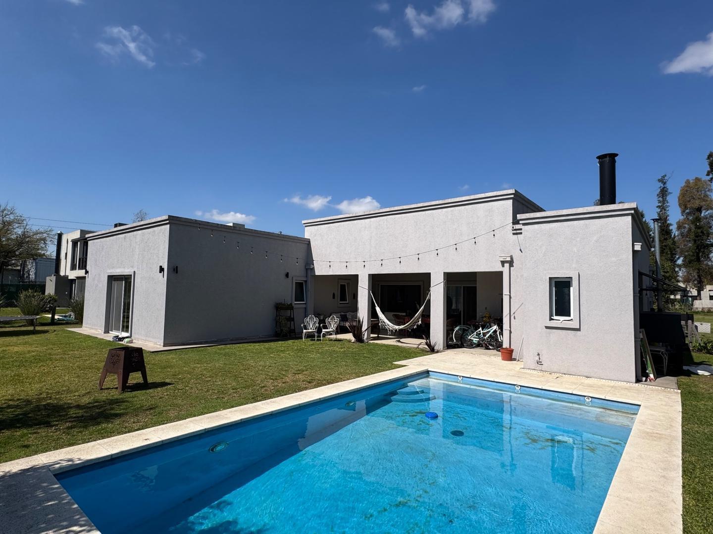 Foto de Casa en Venta de 5 Ambientes, Barrio Cerrado Weston, imagen 3