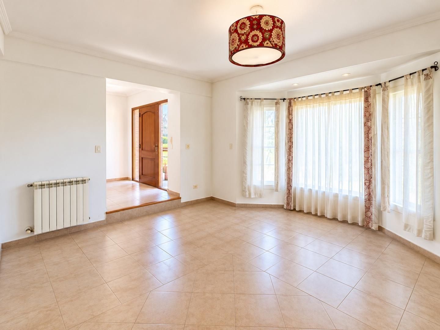 Foto de CASA EN ALQUILER EN CAMPOS DE ÁLVAREZ – 5 AMBIENTES, imagen 3