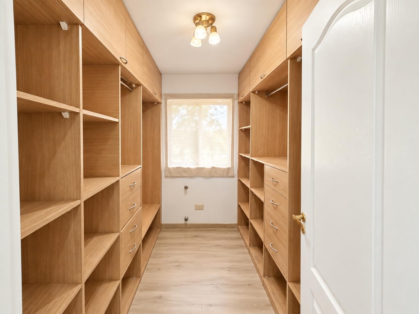Foto de CASA EN ALQUILER EN CAMPOS DE ÁLVAREZ – 5 AMBIENTES, imagen 2