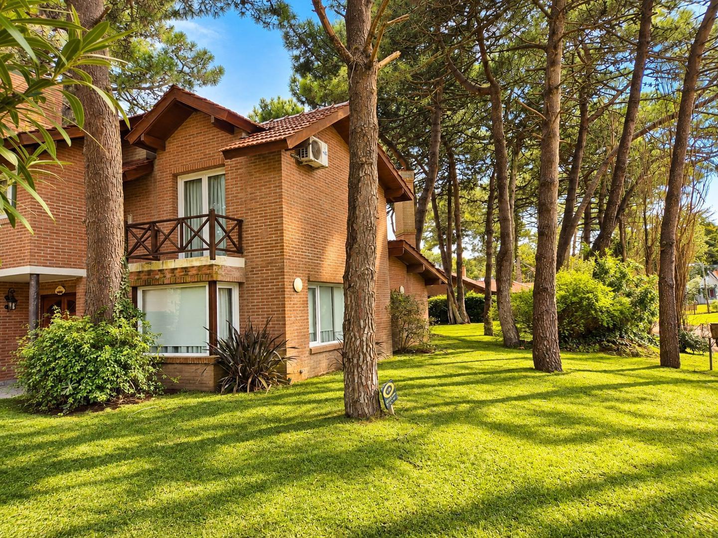 Foto de CASA EN VENTA EN PINAMAR 7 AMBIENTES 5 HABITACIONES, imagen 1