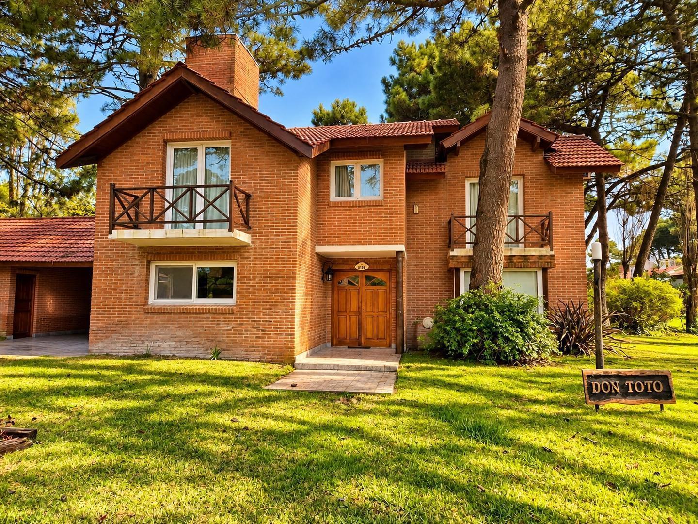 Foto de CASA EN VENTA EN PINAMAR 7 AMBIENTES 5 HABITACIONES, imagen 2