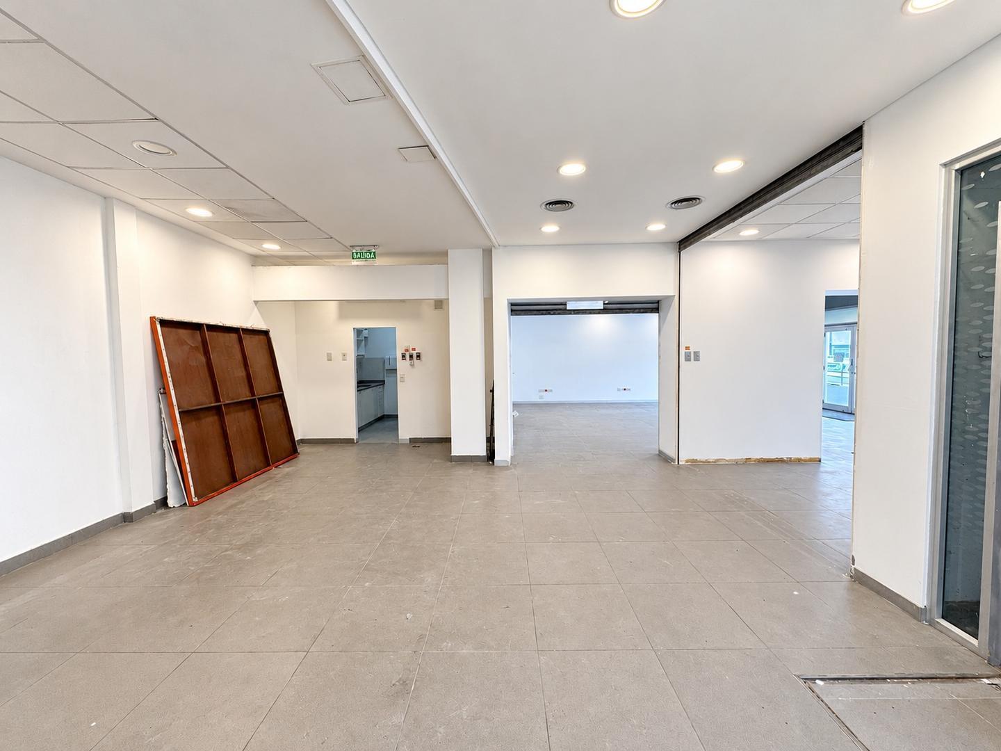 Foto de LOCAL COMERCIAL EN VENTA EN AV. VICTORICA – MORENO, imagen 3