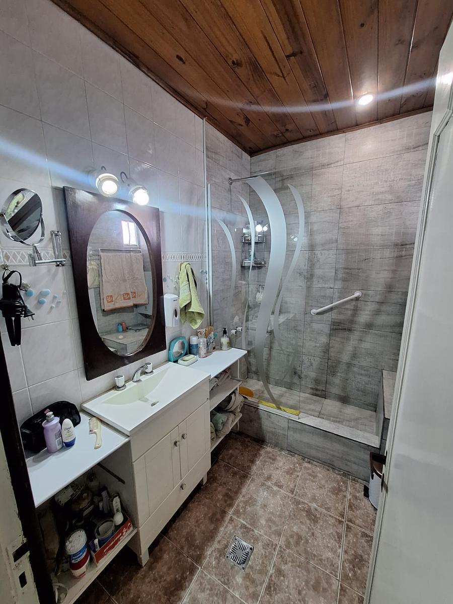Casa de Cuatro Ambientes en Barrio La Florida. Sobre Dos Lotes 1