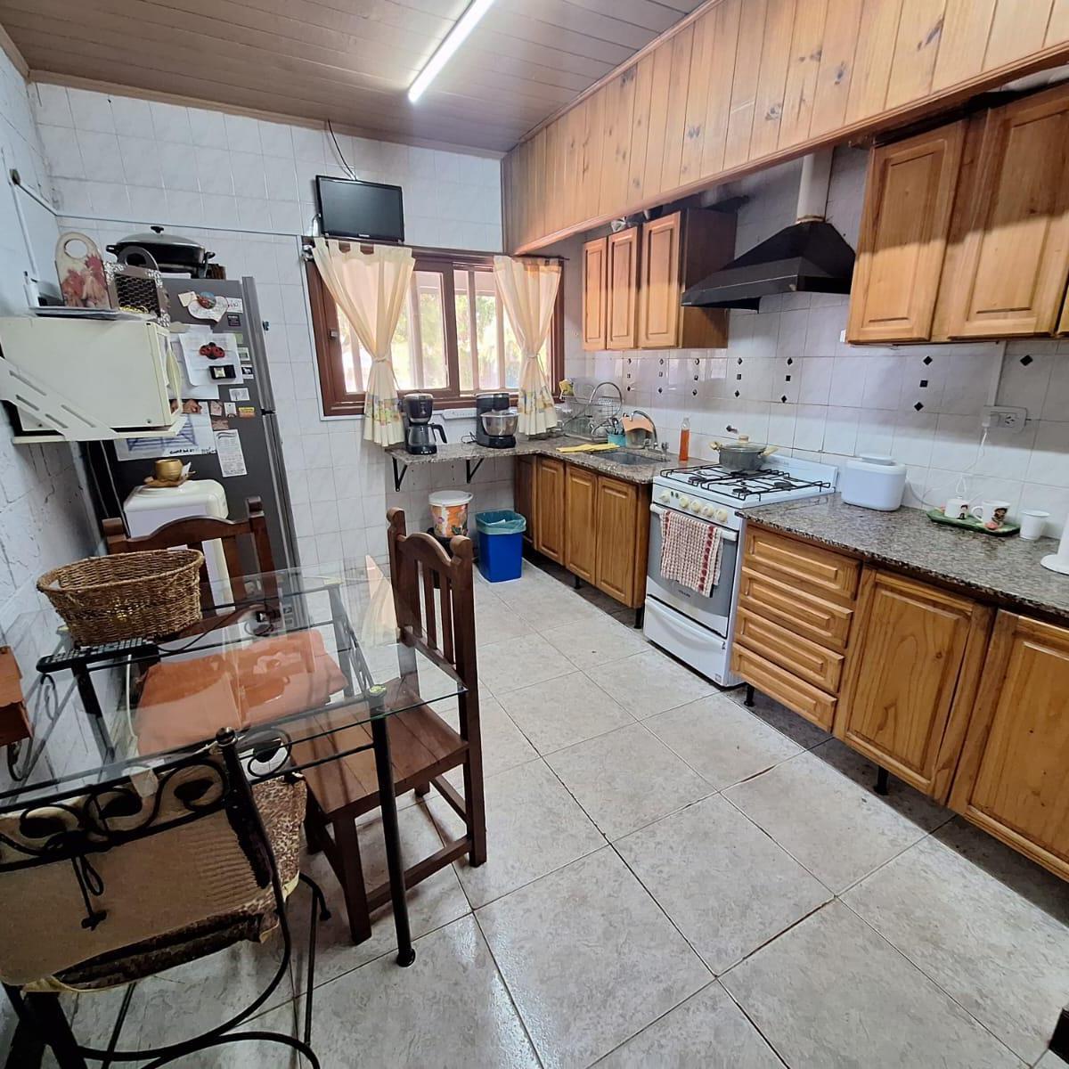 Casa de Cuatro Ambientes en Barrio La Florida. Sobre Dos Lotes 4