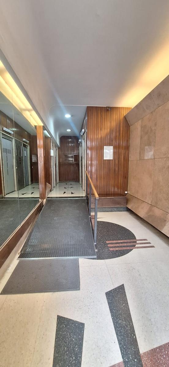 Departamento dos ambientes en venta. Luminoso. Obra de gas realizada.