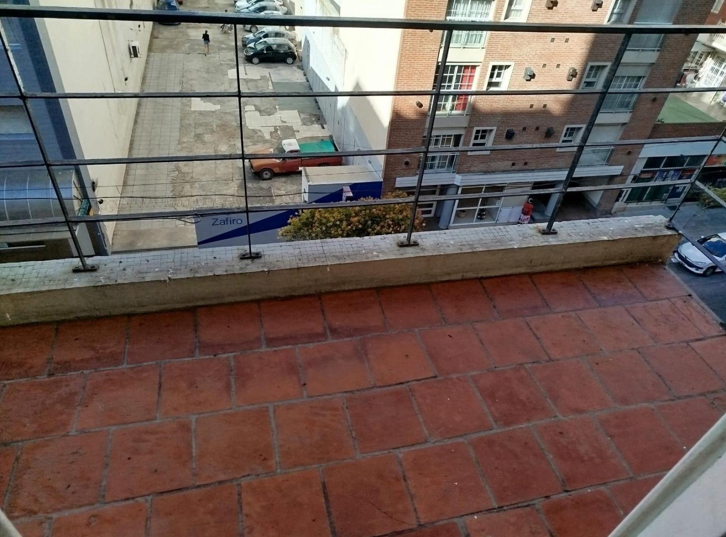 Foto de Departamento de un ambiente con balcón a la calle. Zona Güemes., imagen 3