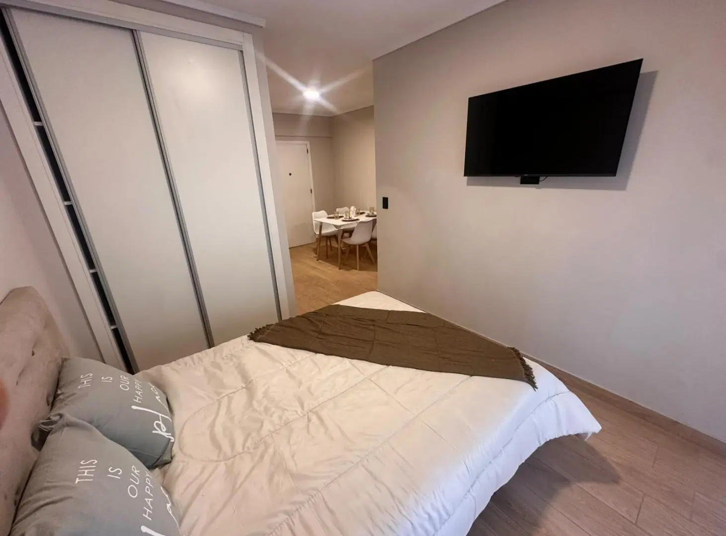 Departamento de un ambiente y medio con balcón saliente. Amoblado. 5