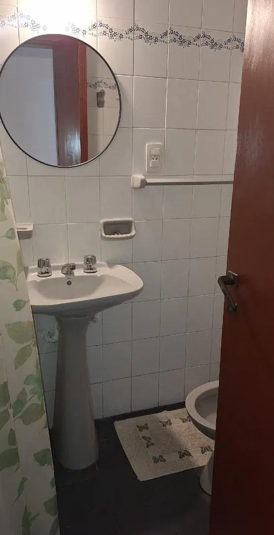 Dúplex de tres ambientes con patio y espacio de cochera propio. 2