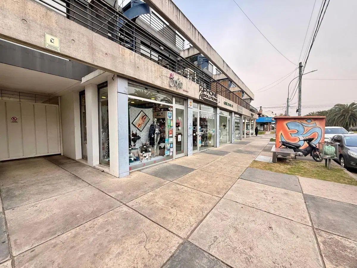 Local en alquiler. Sobre Avenida Jara al 76. 1
